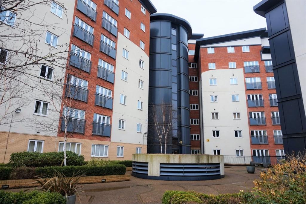 Slough 2 Bed Flat, Aspects Court, SL1 To Rent Now for £1,050.00 p/m