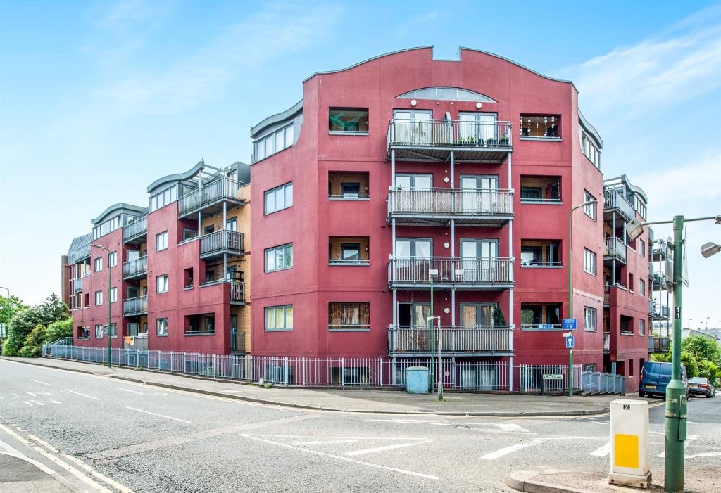 Hemel Hempstead 2 Bed Flat, Brookfield House, HP2 To Rent Now for £