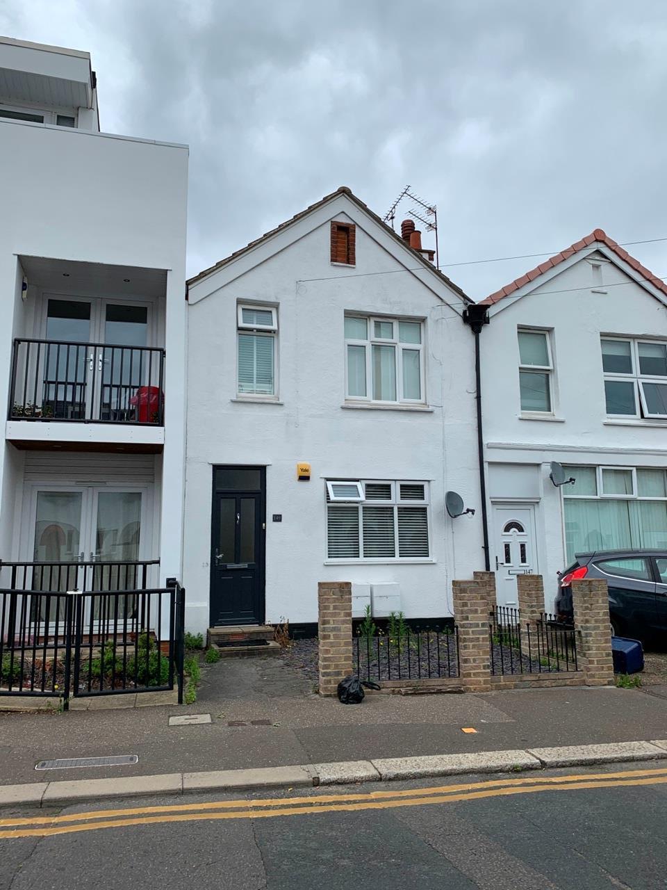 Leigh On Sea 1 Bed Flat, Glendale Gardens, SS9 To Rent Now for £950