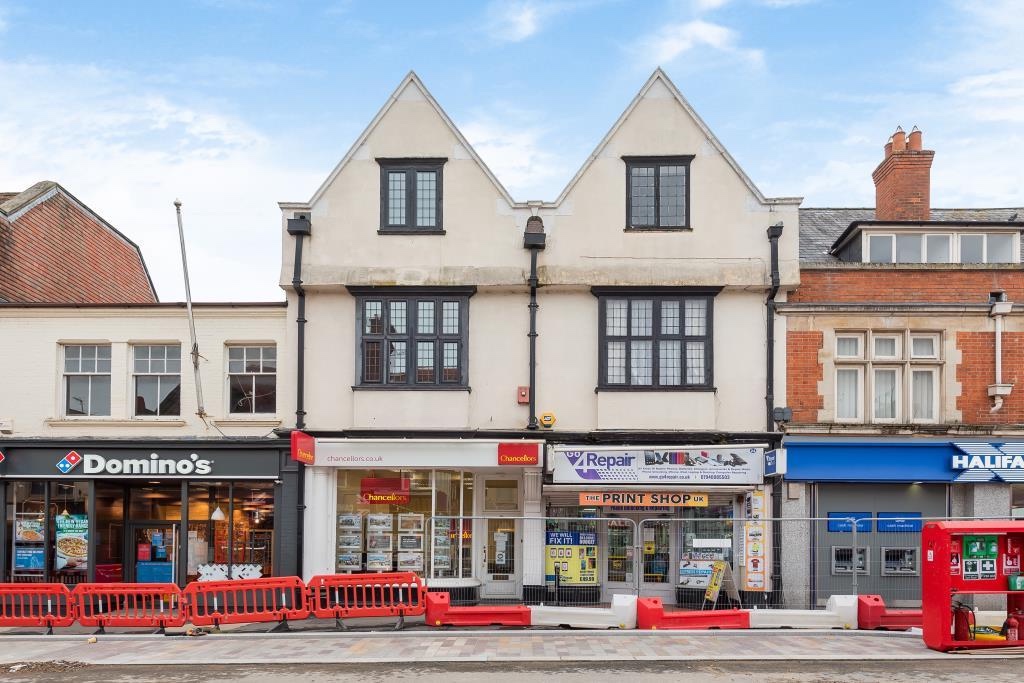 Camberley 3 Bed Flat, High Street, GU15 To Rent Now for £1,100.00 p/m