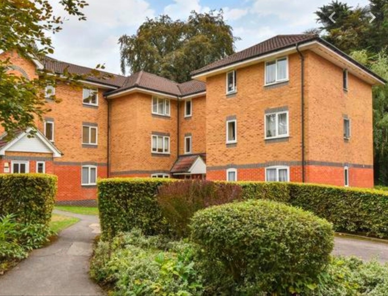 Crowthorne 2 Bed Flat, Masefield Gardens, RG45 To Rent Now for £925
