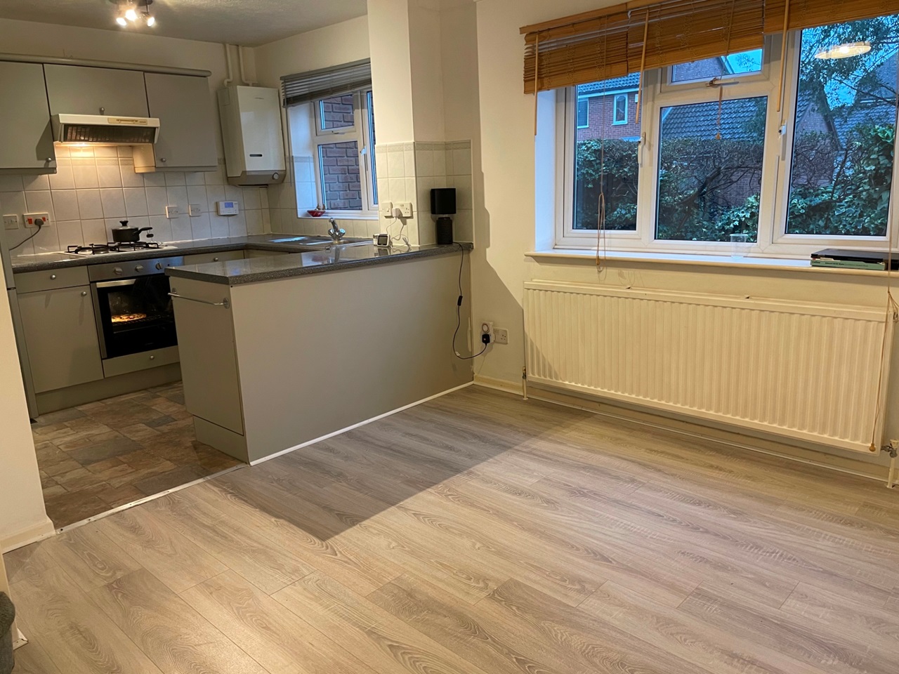 West Molesey 1 Bed SemiDetached House, Fox Way, KT8 To Rent