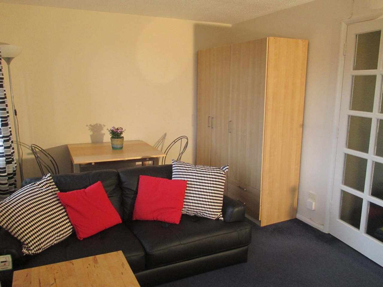 Sutton Studio Flat, Chipstead Close, SM2 To Rent Now for £1,050.00 p/m