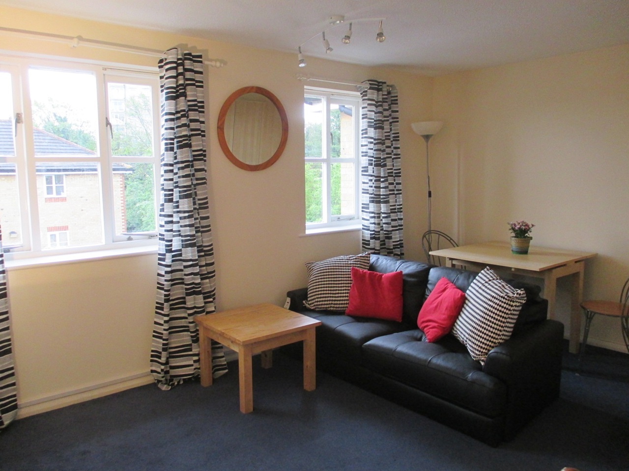Sutton Studio Flat, Chipstead Close, SM2 To Rent Now for £1,050.00 p/m