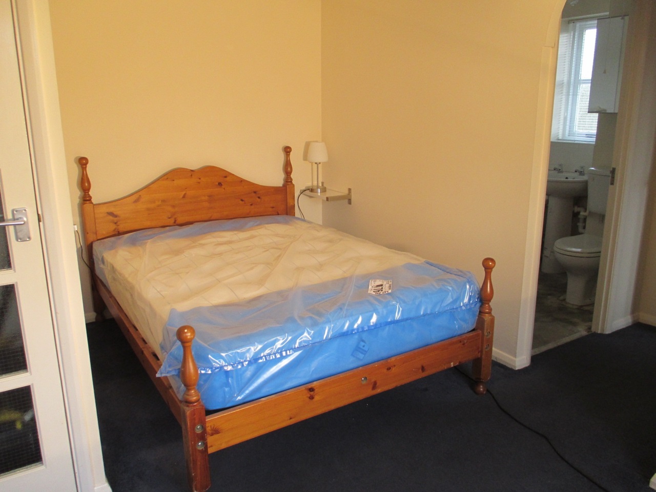 Sutton Studio Flat, Chipstead Close, SM2 To Rent Now for £1,050.00 p/m