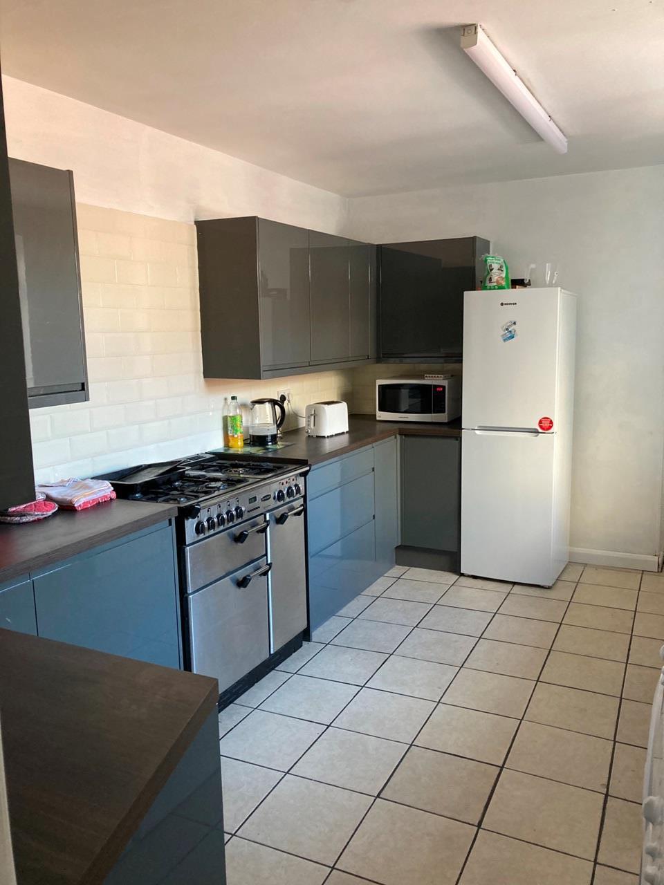 Hampshire Room in a Shared House, Meyrick Road, PO2 To Rent Now for