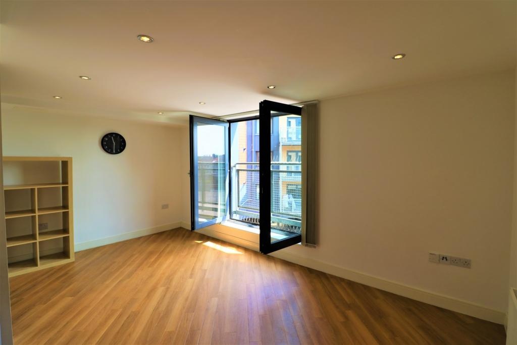 Gants Hill, Ilford Studio Flat, Invito House, IG2 To Rent Now for £