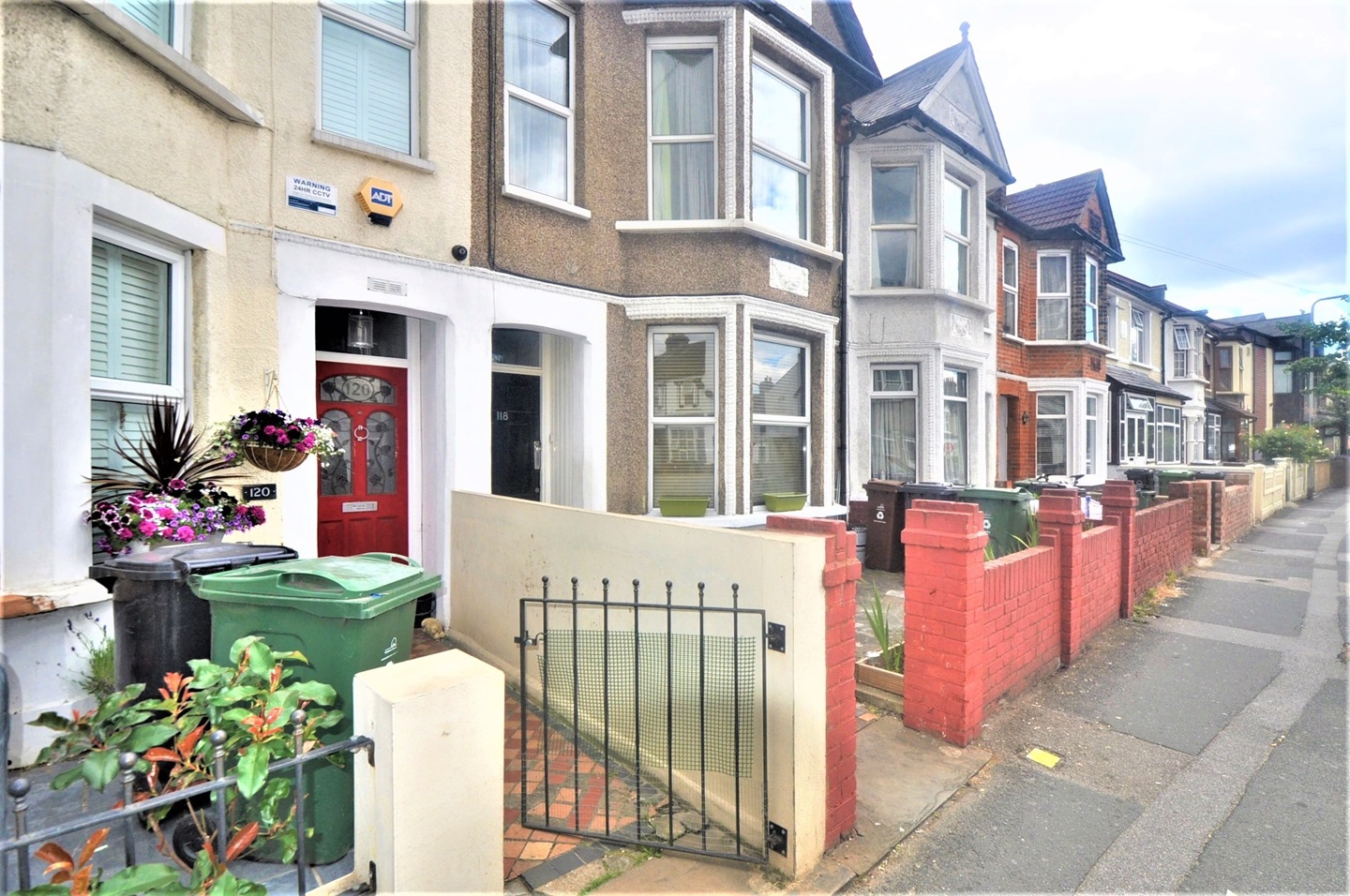 London 2 Bed Flat, Erskine Road, E17 To Rent Now for £1,250.00 p/m