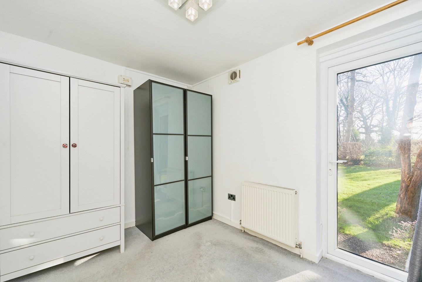 Kingston Upon Thames 2 Bed Flat, Fairways, KT2 To Rent Now for £