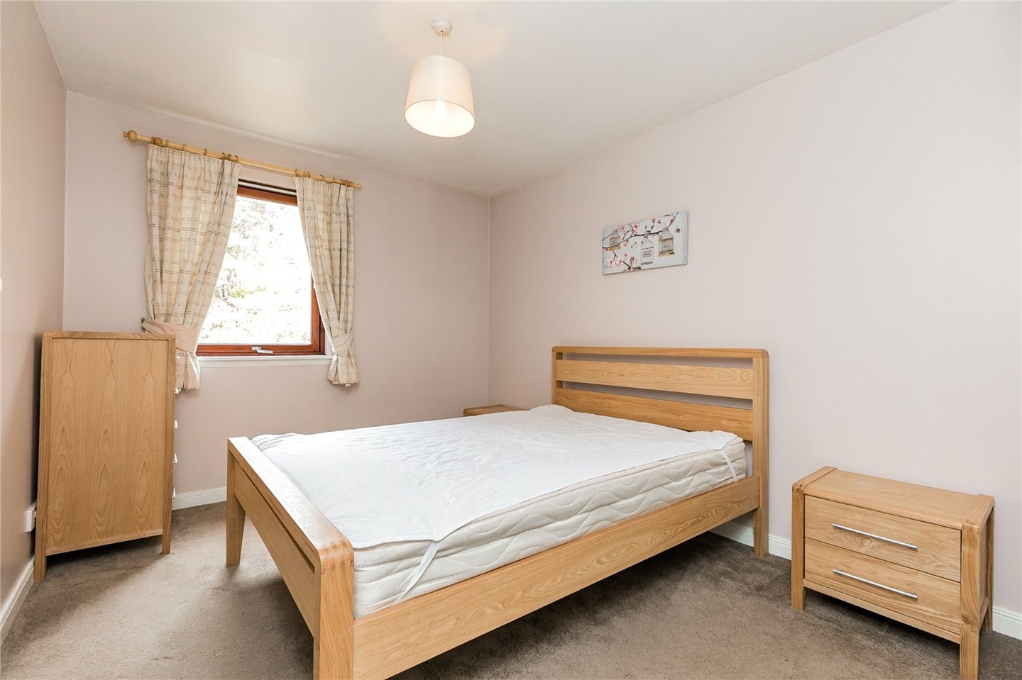 Aberdeen 2 Bed Flat, Whinhill Gate, AB11 To Rent Now for £600.00 p/m