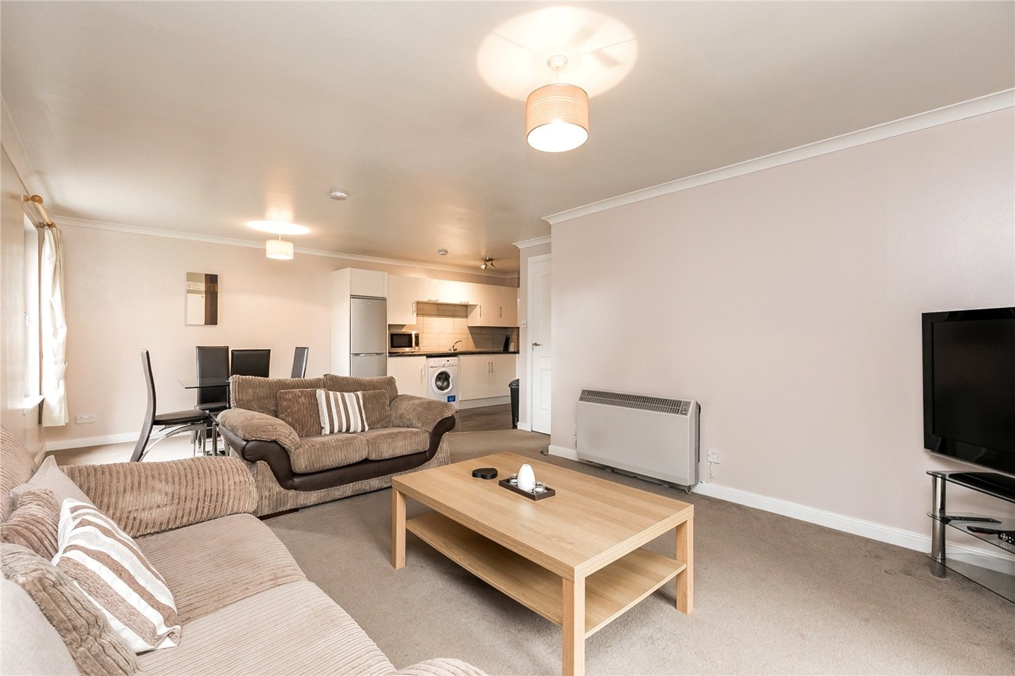 Aberdeen 2 Bed Flat, Whinhill Gate, AB11 To Rent Now for £600.00 p/m