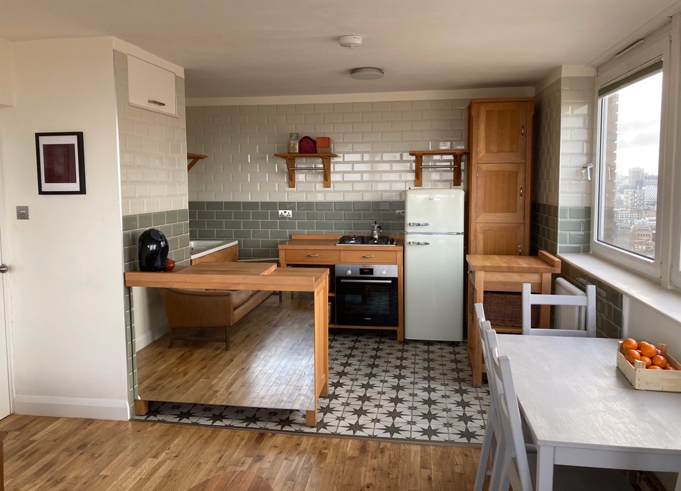 London 2 Bed Flat, Burwash House, SE1 To Rent Now for £1,850.00 p/m