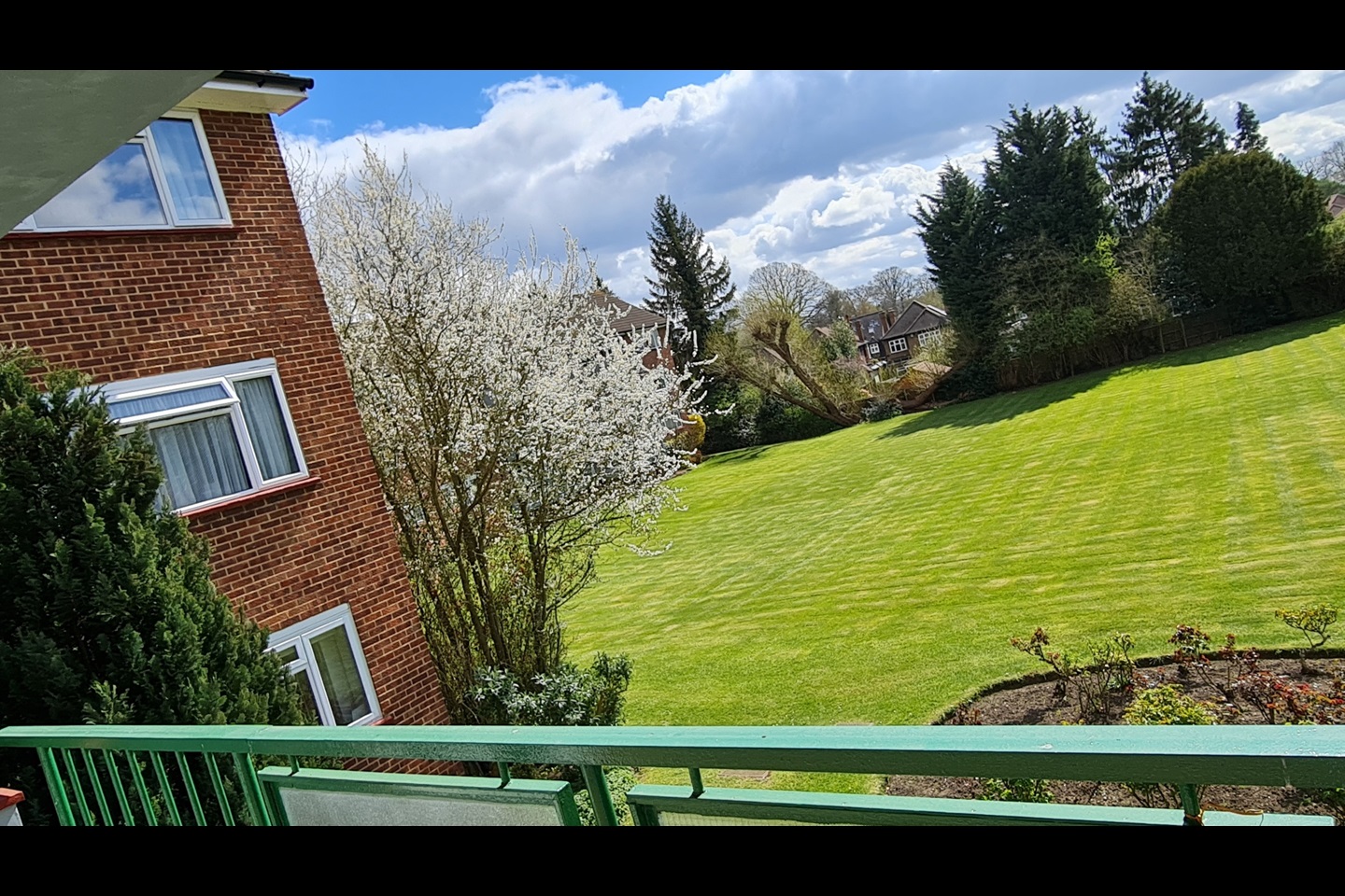 Pinner 3 Bed Flat, Dove Park, HA5 To Rent Now for £1,500.00 p/m