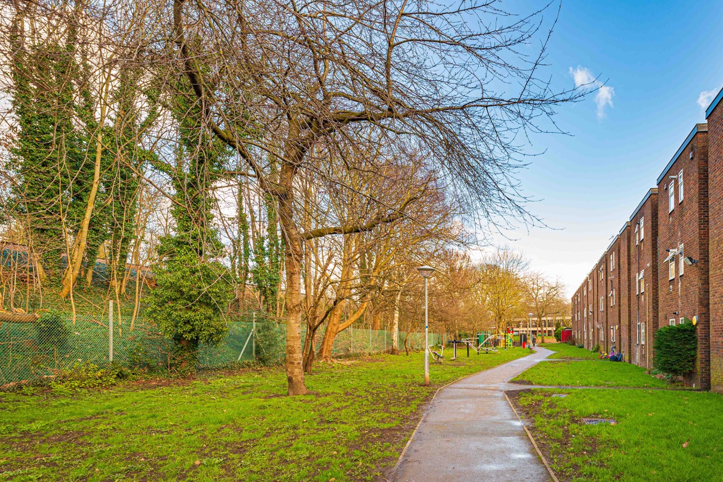 London 2 Bed Flat, Raynes Park, SW20 To Rent Now for £1,295.00 p/m