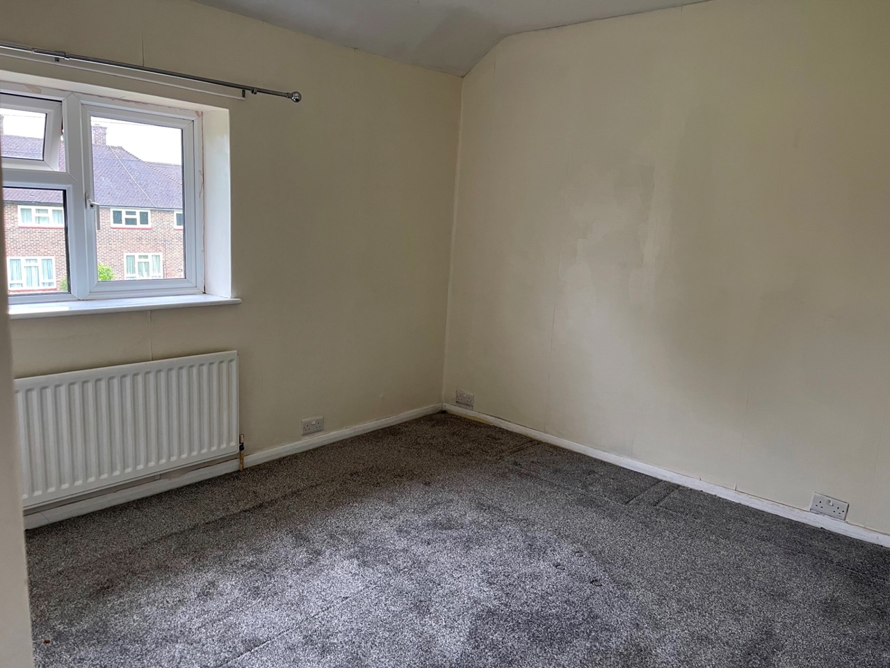 Merstham, Redhill 3 Bed Terraced House, Purbeck Close, RH1 To Rent