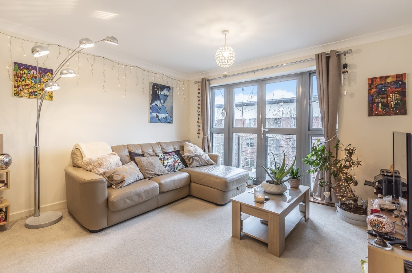 London 2 Bed Flat, Heathstan Road, W12 To Rent Now for £1,830.00 p/m