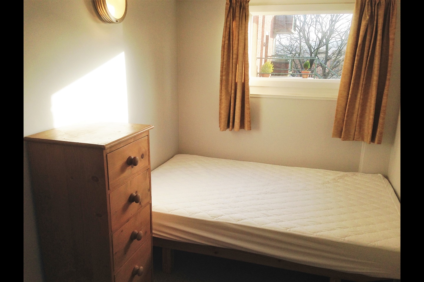 Bristol 2 Bed Flat, Irving House, BS1 To Rent Now for £1,500.00 p/m