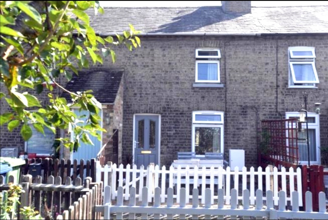 St Neots 2 Bed Terraced House, Prospect Row, PE19 To Rent Now for £