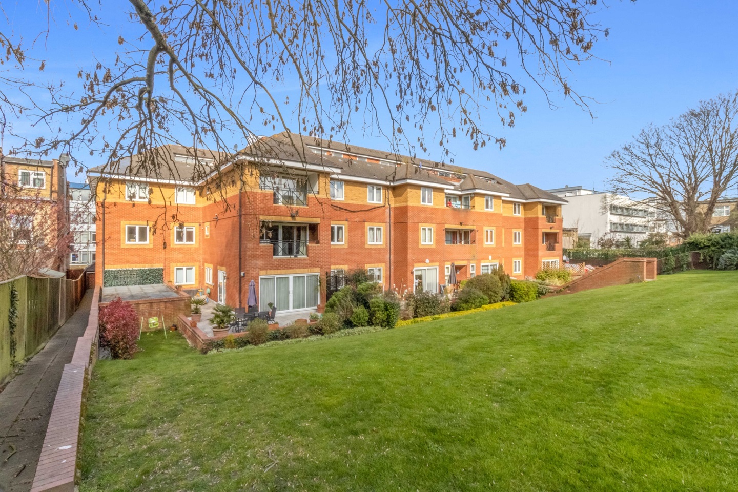 London 2 Bed Flat, Regents Park Road, N3 To Rent Now for £1,600.00 p/m