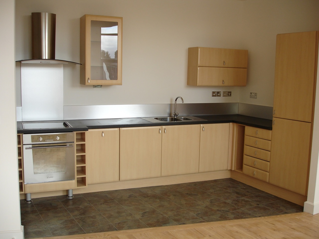 Drighlington, Bradford 2 Bed Flat, Cavendish Court, BD11 To Rent