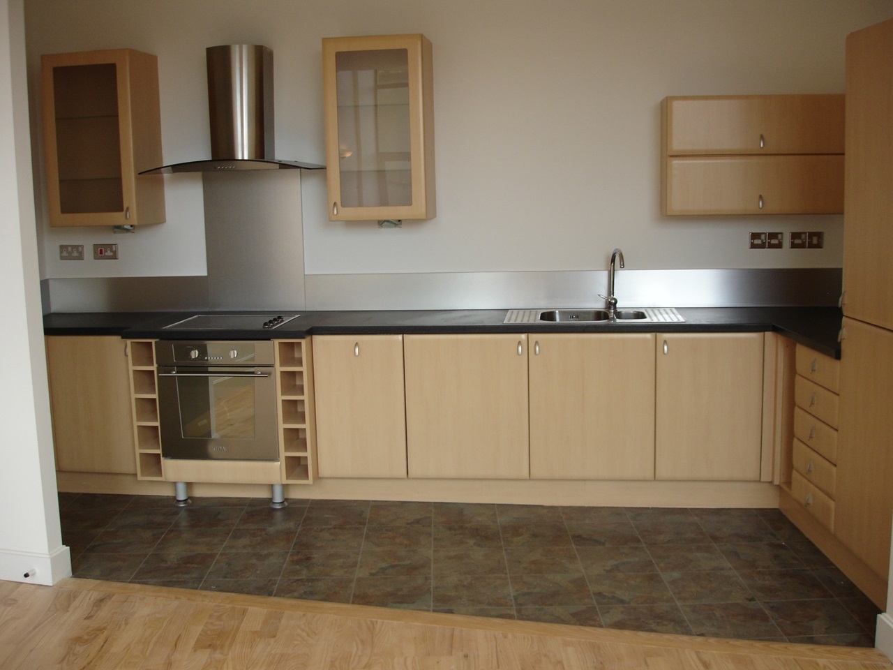 Drighlington, Bradford 2 Bed Flat, Cavendish Court, BD11 To Rent