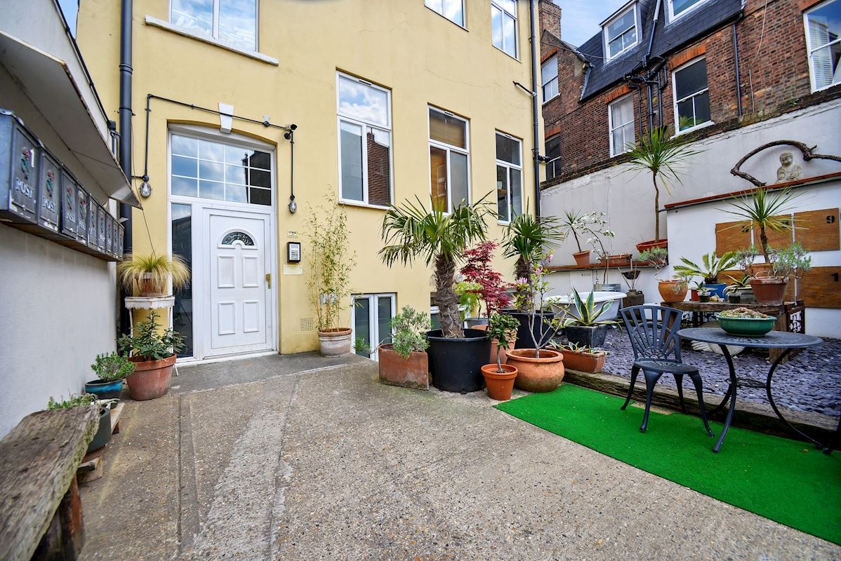 London 3 Bed Clarence Road, E5 To Rent Now for £2,200.00 p/m