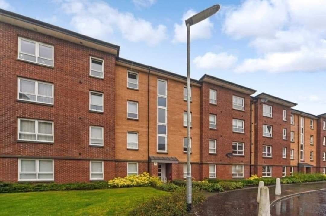 Glasgow 2 Bed Flat, Springfield Gardens, G31 To Rent Now for £650.
