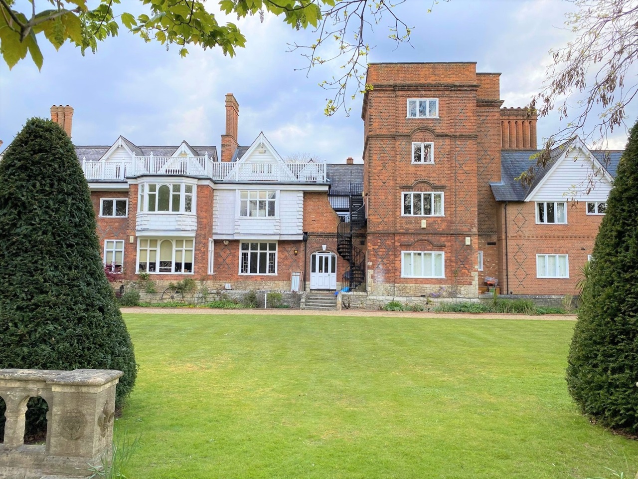 Kingston Upon Thames 3 Bed Flat, Coombe House, KT2 To Rent Now for