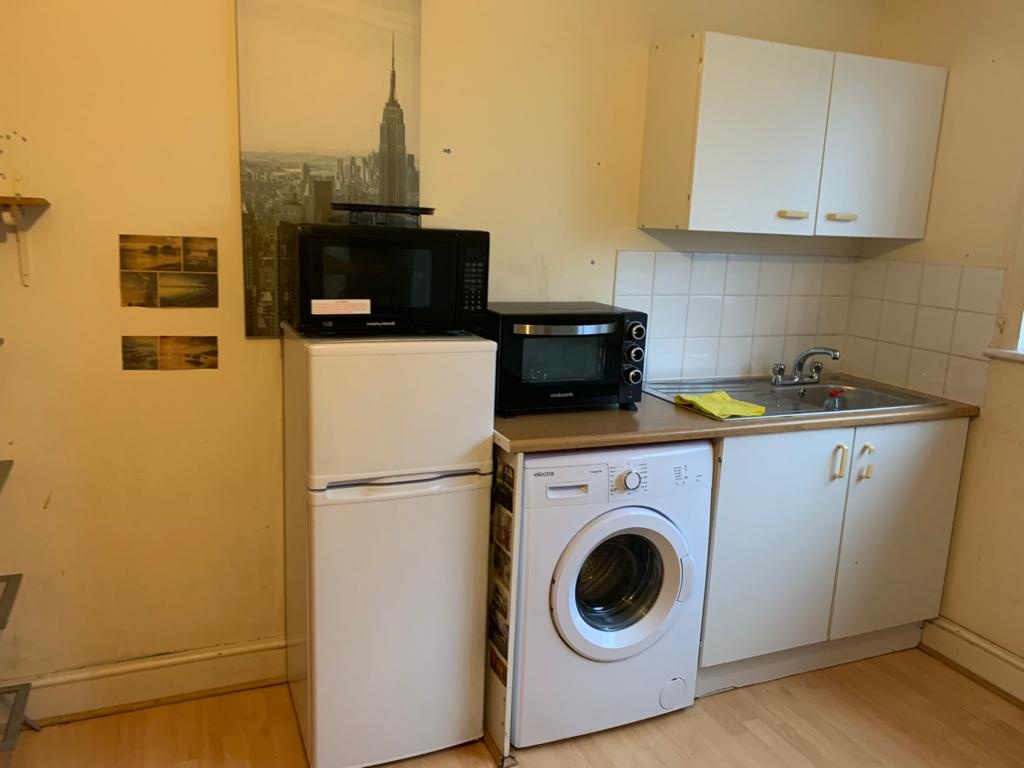 London Studio Flat, Greenfield Gardens, NW2 To Rent Now for £1,180.