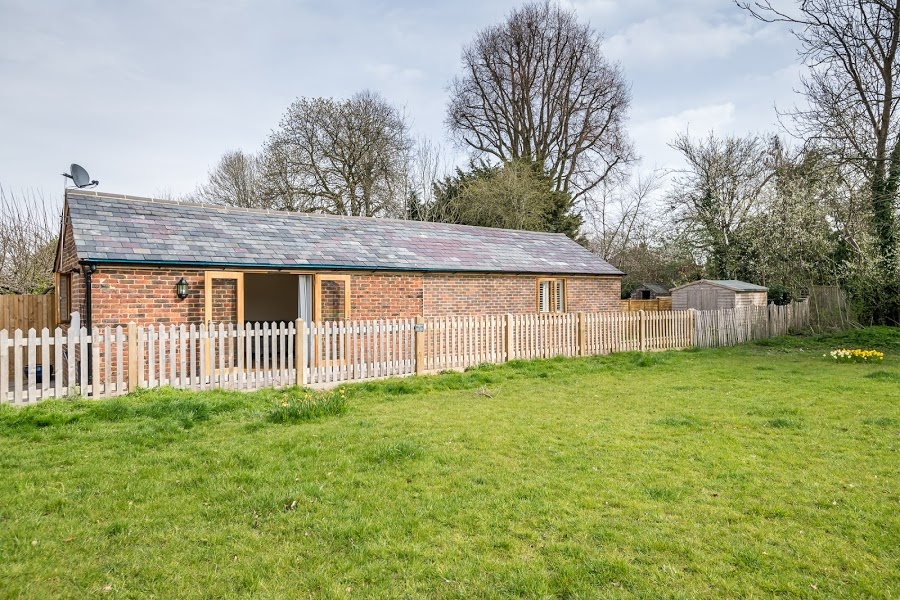 Hildenborough 1 Bed Bungalow, Mount Pleasant, TN11 To Rent Now for