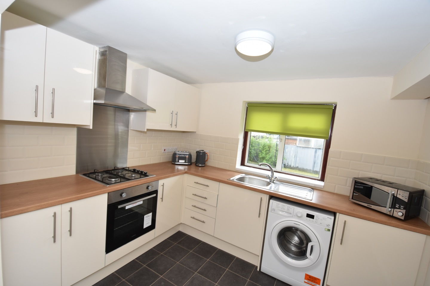Corby Room in a Shared House, Sheffield Walk, NN18 To Rent Now for