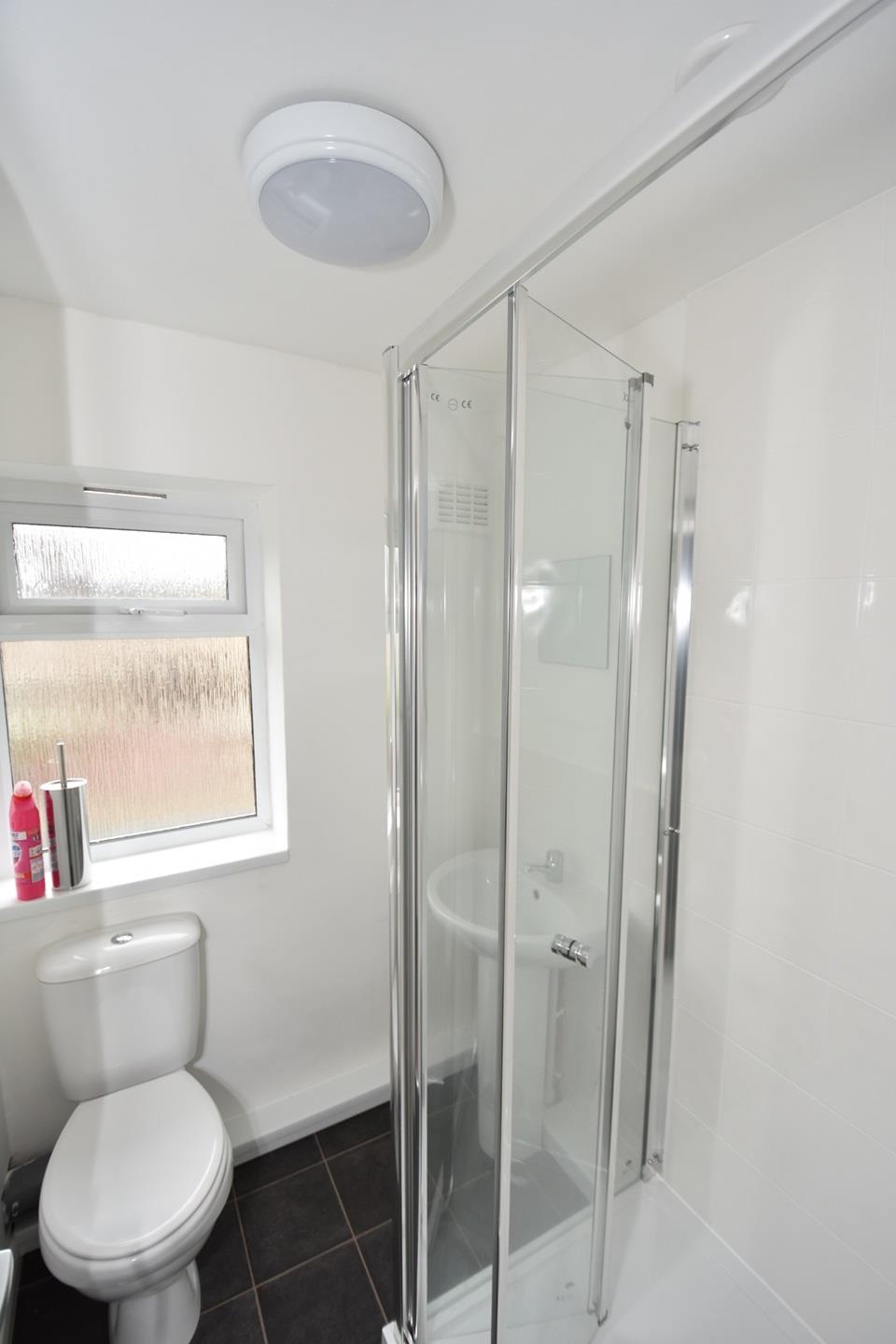 Corby Room in a Shared House, Sheffield Walk, NN18 To Rent Now for