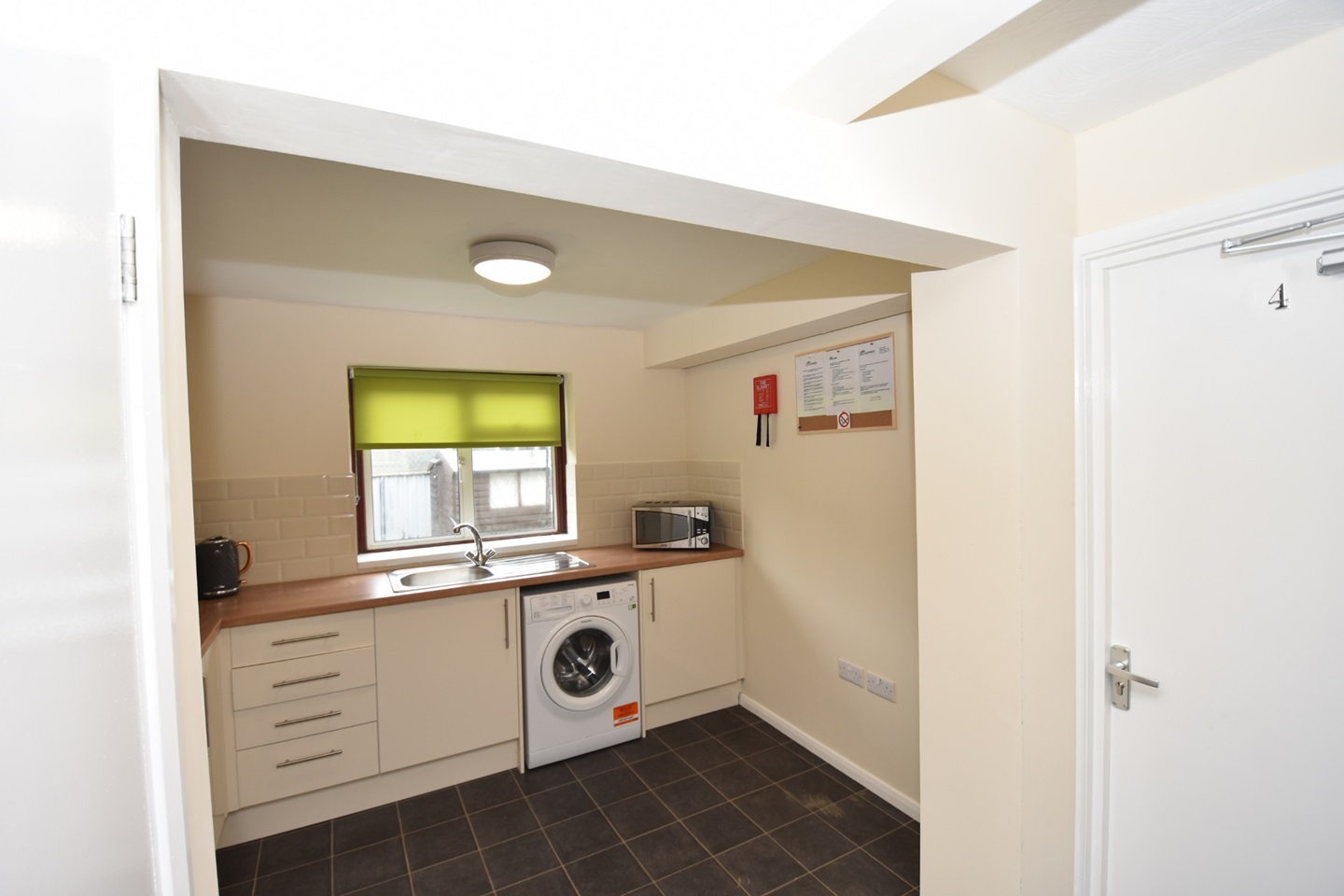 Corby Room in a Shared House, Sheffield Walk, NN18 To Rent Now for