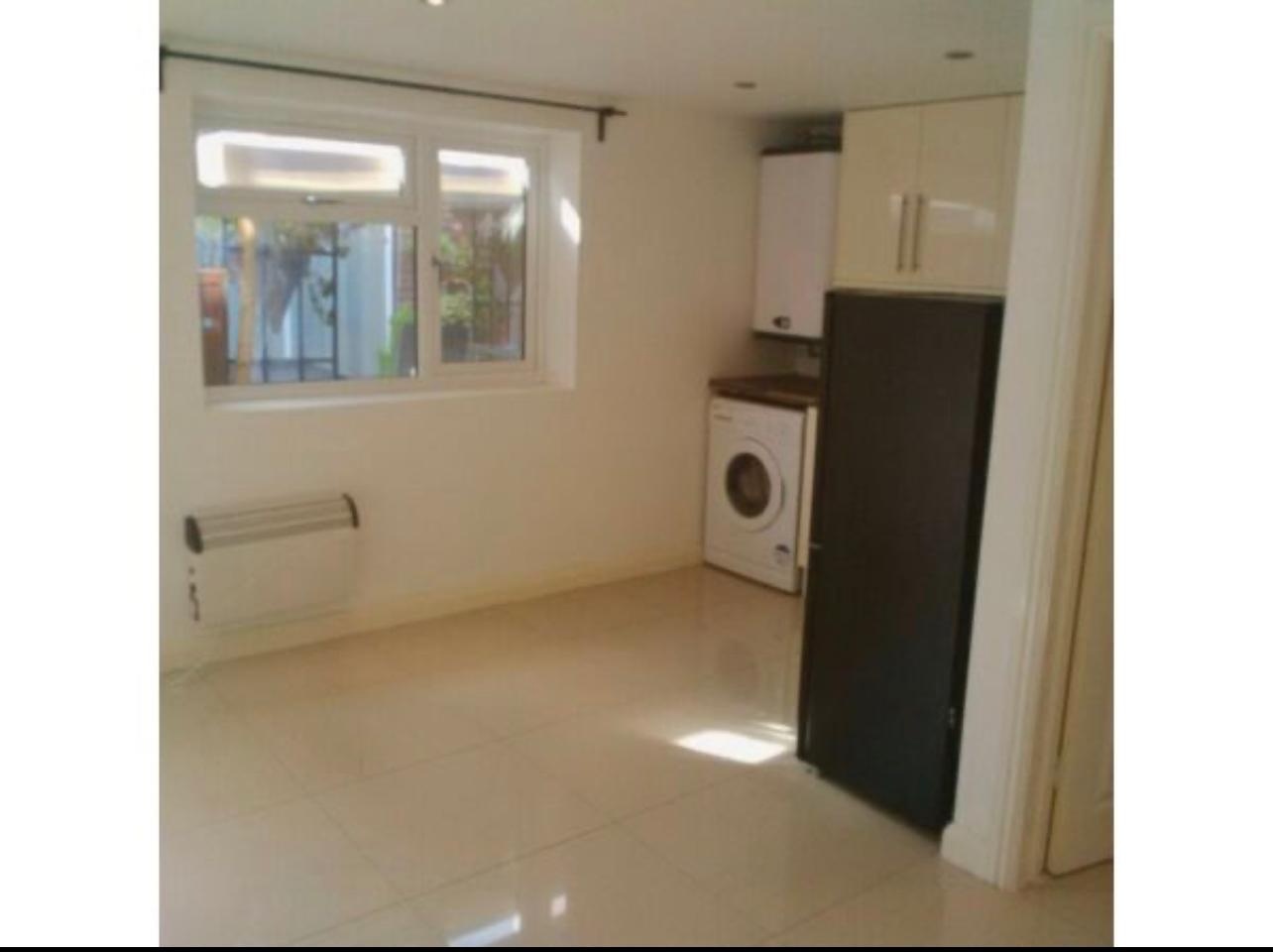 Northolt Studio Flat, Tangmere Gardens, UB5 To Rent Now for £900.00 p/m