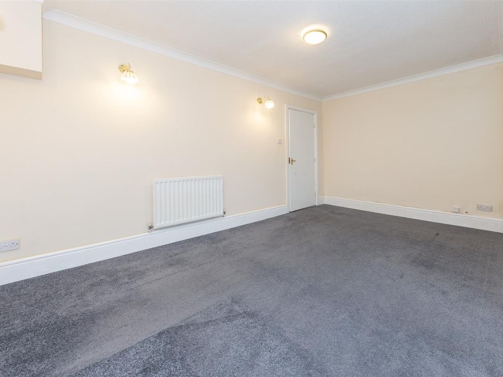 Luton 3 Bed SemiDetached House, Luton, LU3 To Rent Now for £1,600.