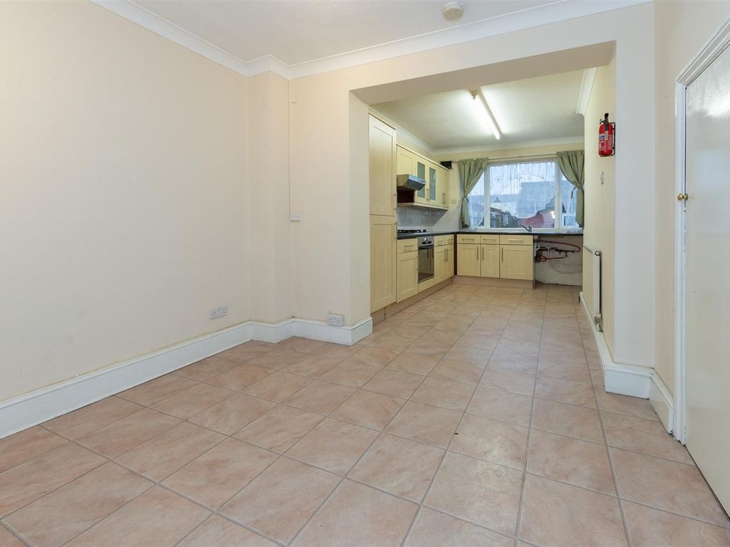 Luton 3 Bed SemiDetached House, Luton, LU3 To Rent Now for £1,600.00 p/m