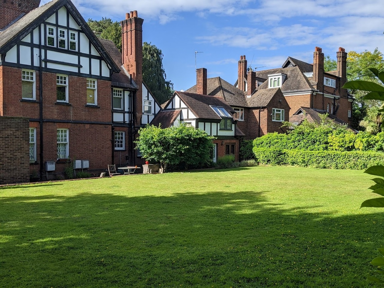 Surbiton Studio Flat, Shelley Court, KT6 To Rent Now for £1,200.00 p/m