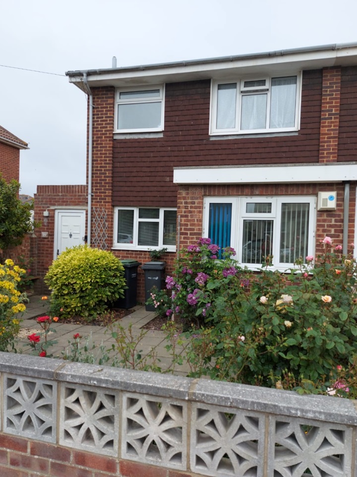 LeeOnTheSolent 3 Bed SemiDetached House, Elmore Road, PO13 To