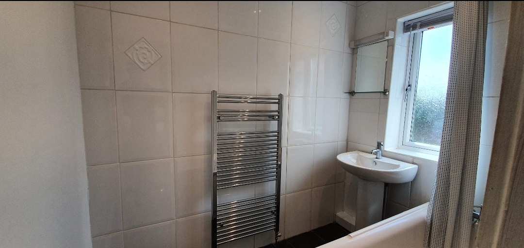 Leeds 1 Bed Flat, Alwoodley Lane, LS17 To Rent Now for £650.00 p/m