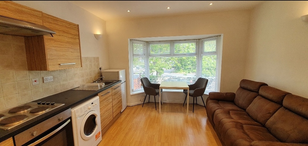Leeds 1 Bed Flat, Alwoodley Lane, LS17 To Rent Now for £650.00 p/m