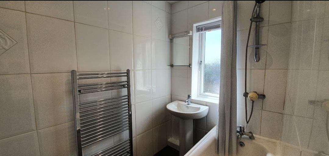 Leeds 1 Bed Flat, Alwoodley Lane, LS17 To Rent Now for £650.00 p/m