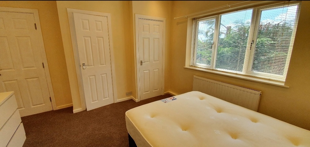 Leeds 1 Bed Flat, Alwoodley Lane, LS17 To Rent Now for £650.00 p/m