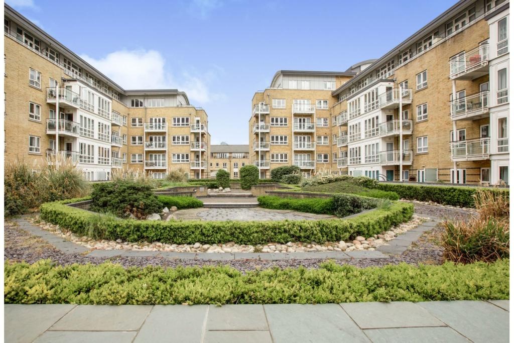 London Room in a Shared House, St Davids Sq, E14 To Rent Now for £