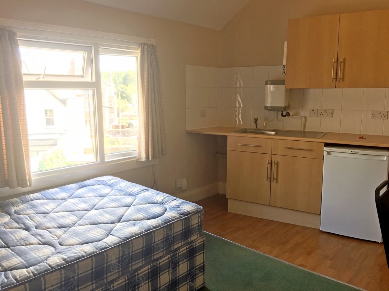 Bristol Bedsit, Manor Park, BS6 To Rent Now for £700.00 p/m