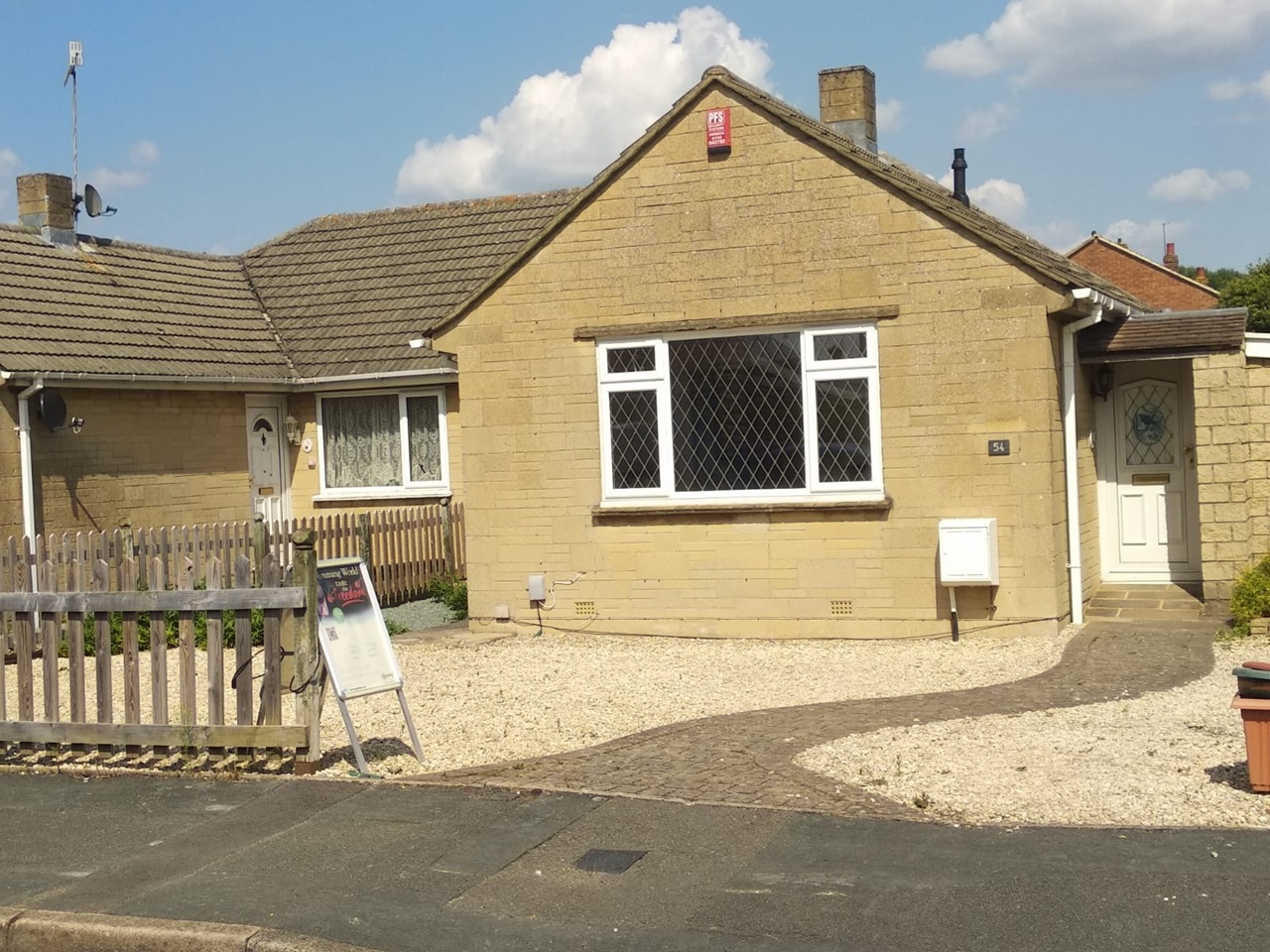 Swindon 3 Bed Bungalow, Severn Avenue, SN25 To Rent Now for £1,000.