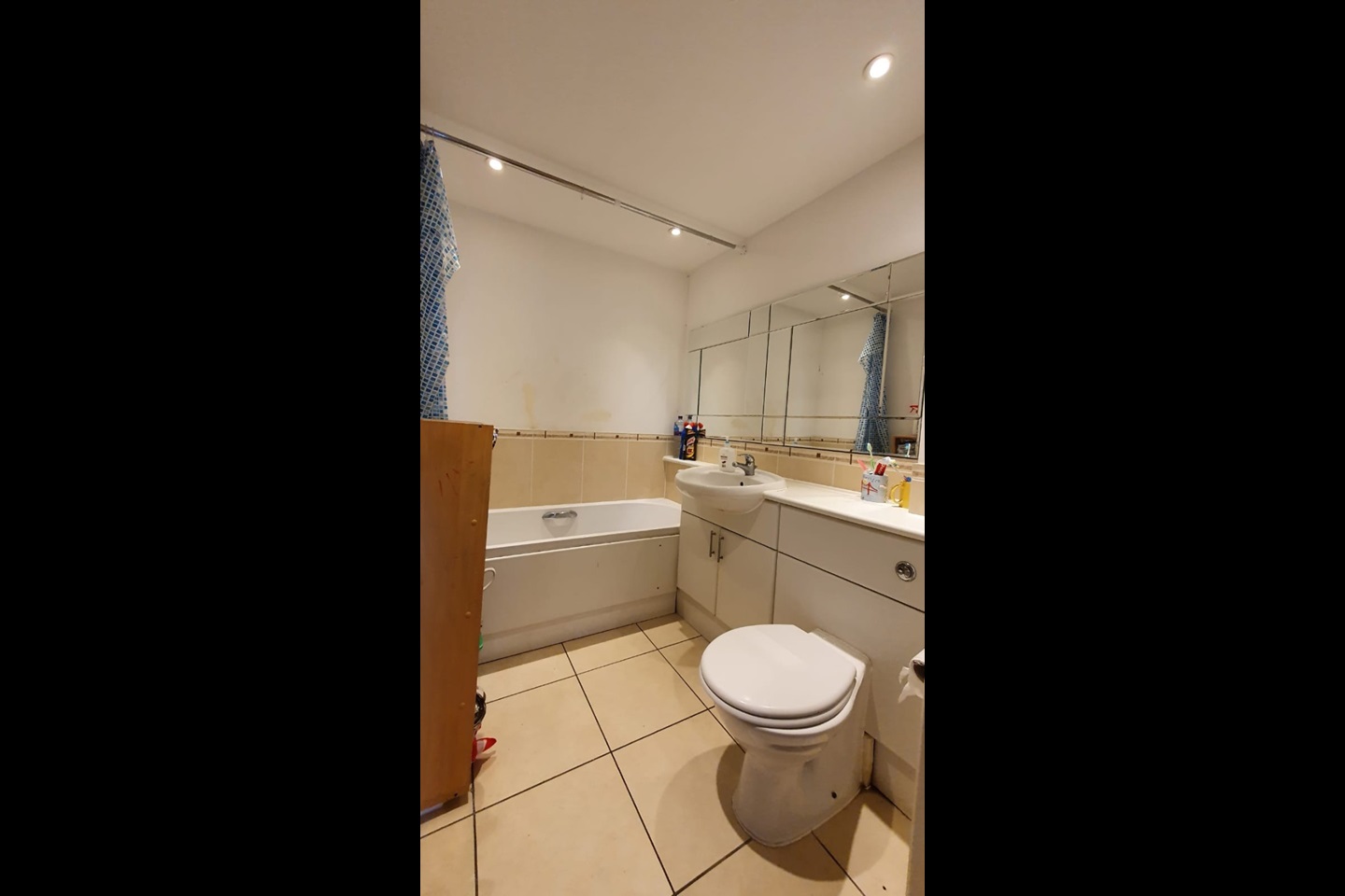 Feltham 2 Bed Flat, Berberis House, TW13 To Rent Now for £1,350.00 p/m