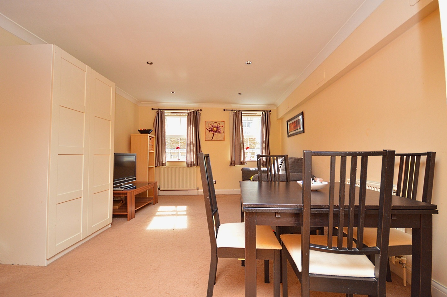 London 2 Bed Flat, Sapphire Court, E1 To Rent Now for £1,720.00 p/m