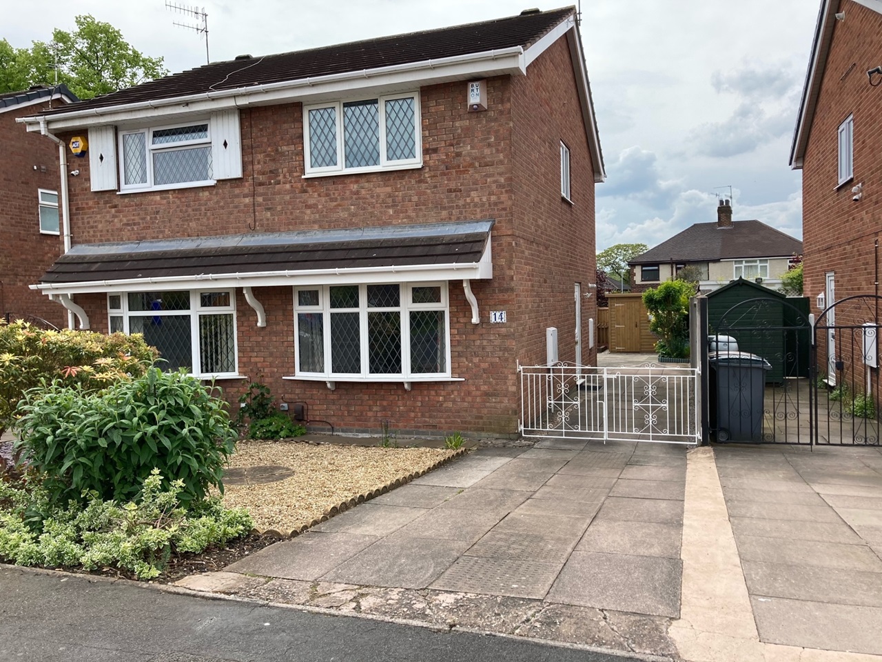 StokeOnTrent 2 Bed SemiDetached House, Tarporley Grove, ST4 To