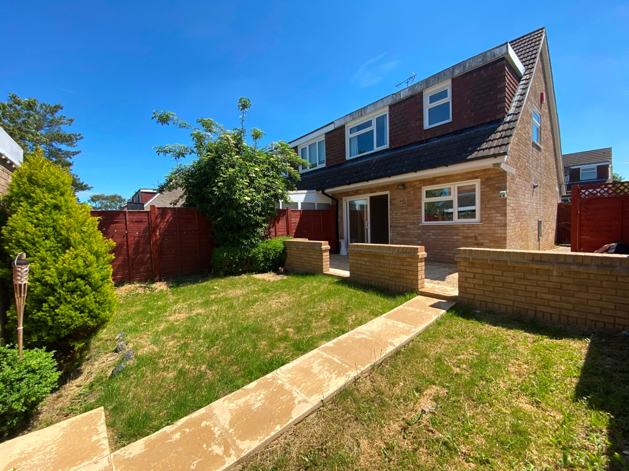 Bletchley 3 Bed SemiDetached House, Bletchley, MK3 To Rent Now for