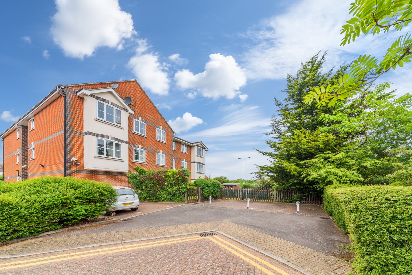 London 2 Bed Flat, Naish House, SW19 To Rent Now for £1,600.00 p/m